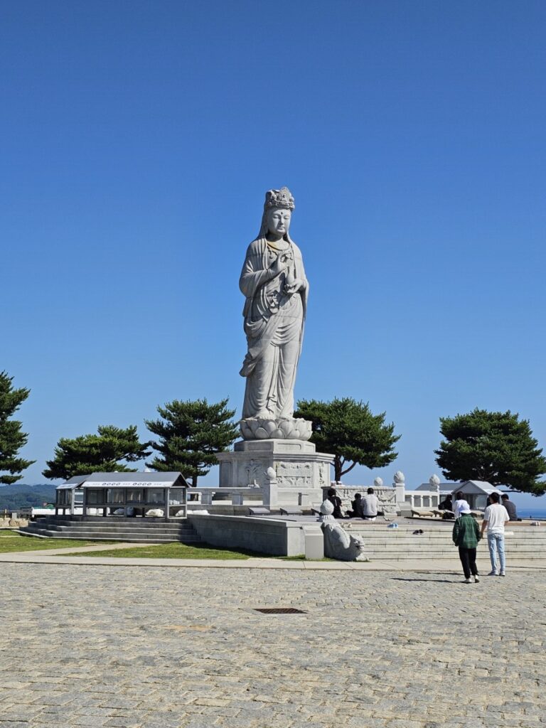 낙산사여행의 상징인 해수관음상