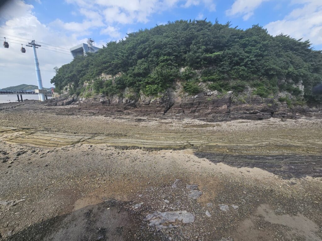 수많은 시간동안 파도가 만들어낸 지층