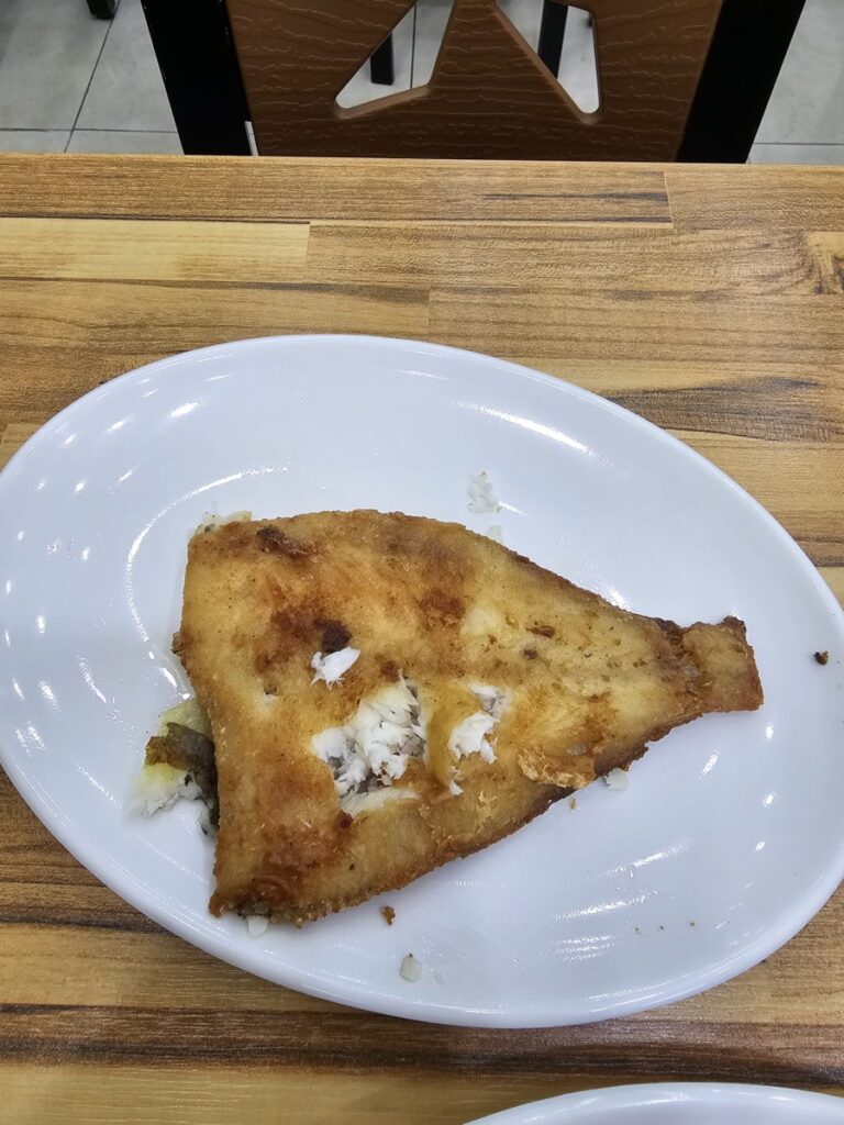 노릇노릇 구워진 가재미 생선구이